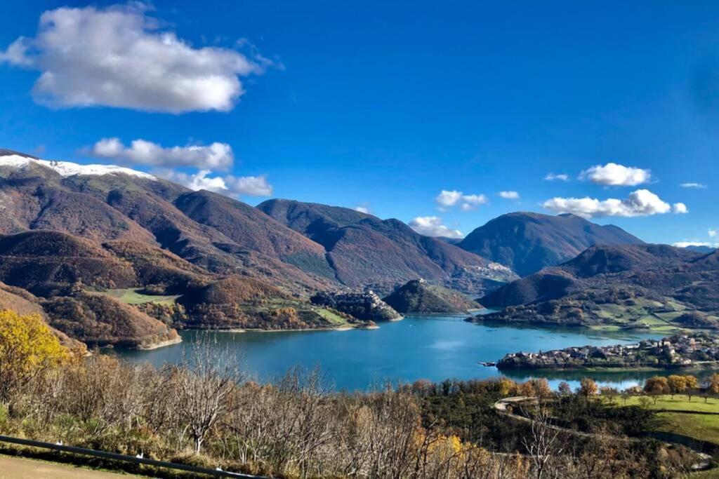 Stanza Con Terrazzo Vista Lago - Lakeholiday Castel di Tora Exteriér fotografie
